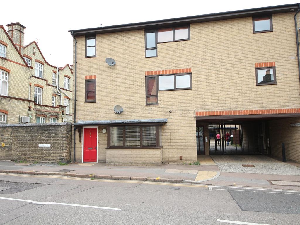 2 bed flat for sale in Ashtead Court, Mill Road, Cambridge CB1, £350,000