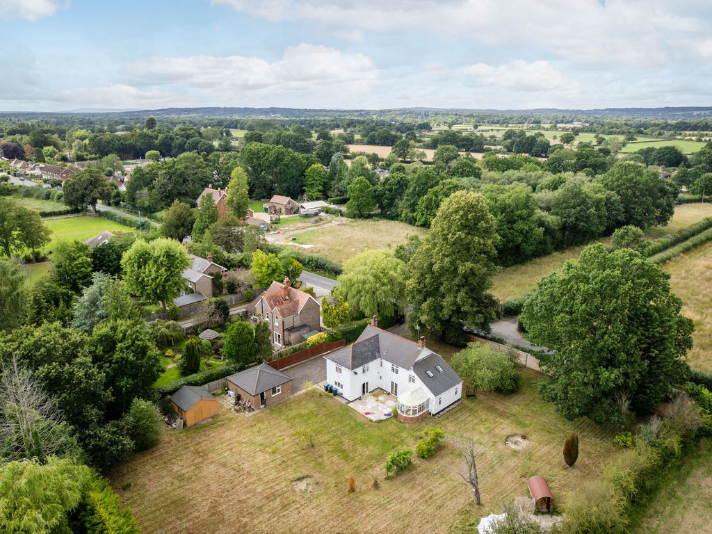 4 bed detached house for sale in Lingfield Common Road, Lingfield RH7, £1,000,000