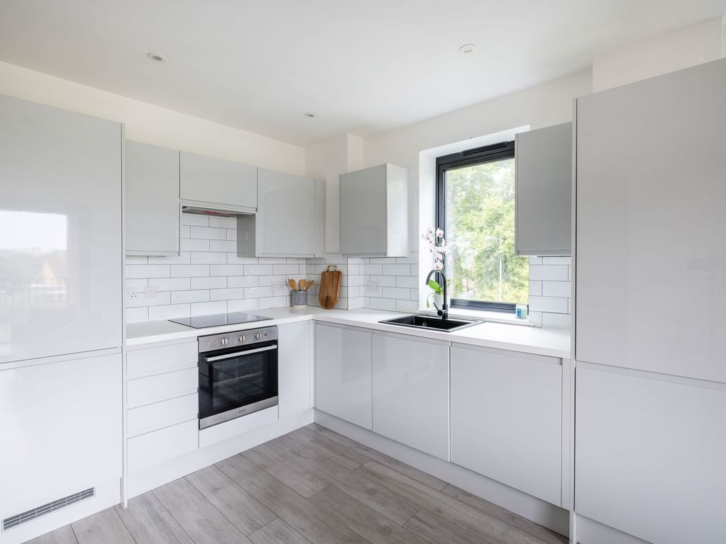 2 bed flat for sale in Dunfield Road, London SE6, £400,000