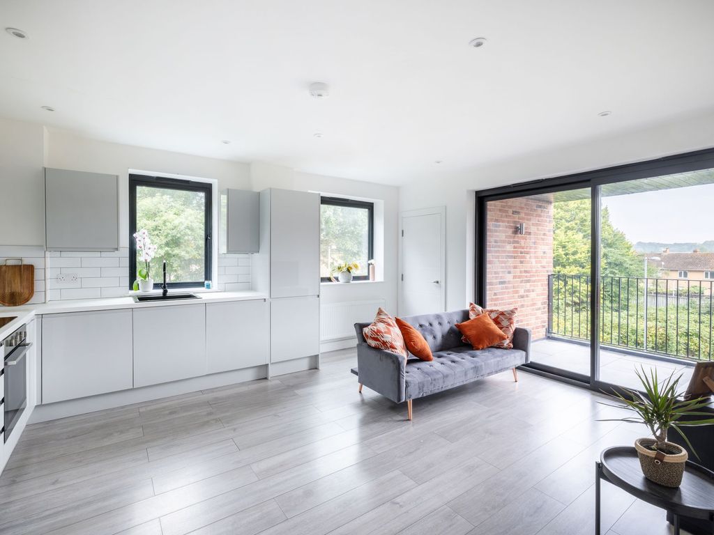 2 bed flat for sale in Dunfield Road, London SE6, £400,000