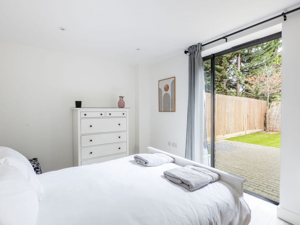 3 bed flat for sale in Dunfield Road, London SE6, £500,000