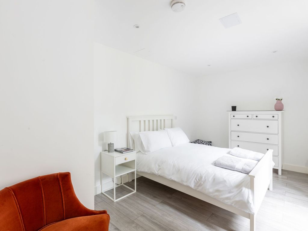 3 bed flat for sale in Dunfield Road, London SE6, £500,000