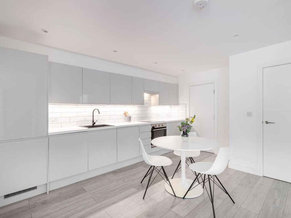 3 bed flat for sale in Dunfield Road, London SE6, £500,000