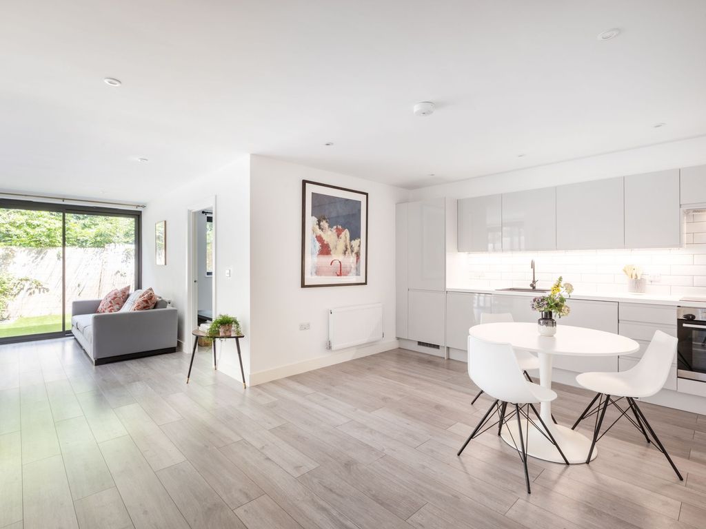 3 bed flat for sale in Dunfield Road, London SE6, £500,000