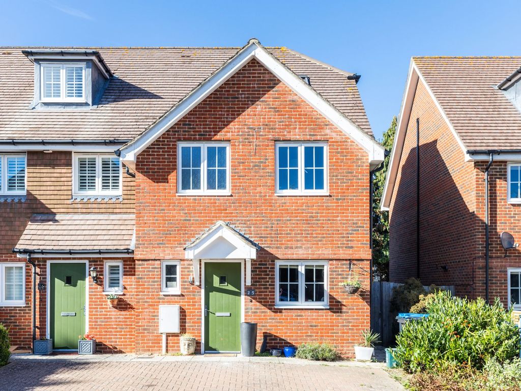 3 bed property for sale in Little Stanford Close, Lingfield RH7, £500,000