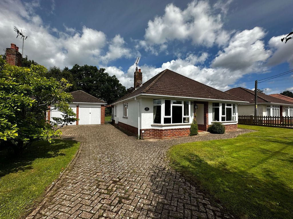 3 bed detached bungalow for sale in Dene Road, Ashurst SO40, £665,000