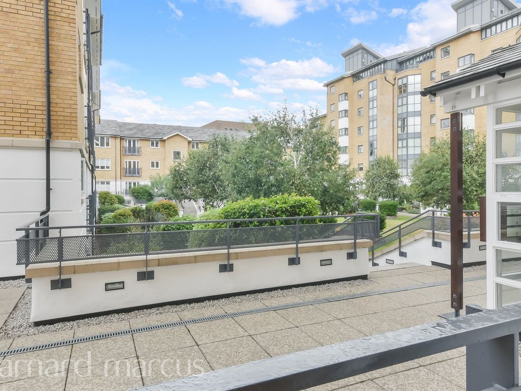 2 bed flat for sale in Cotton Row, London SW11, £550,000