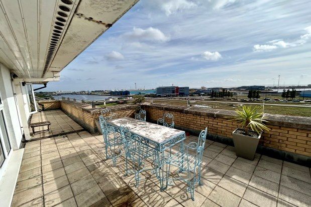 2 bed flat to rent in Adventurers Quay, Cardiff CF10, £1,500 pcm