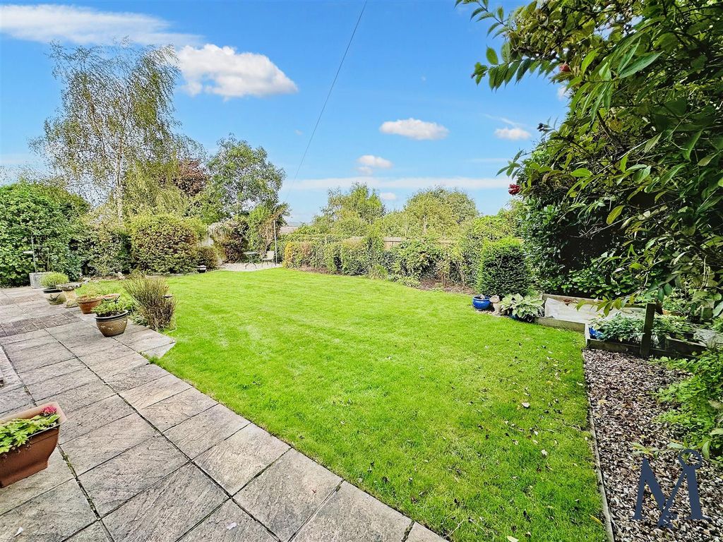 4 bed detached bungalow for sale in The Square, Bagworth, Coalville LE67, £400,000