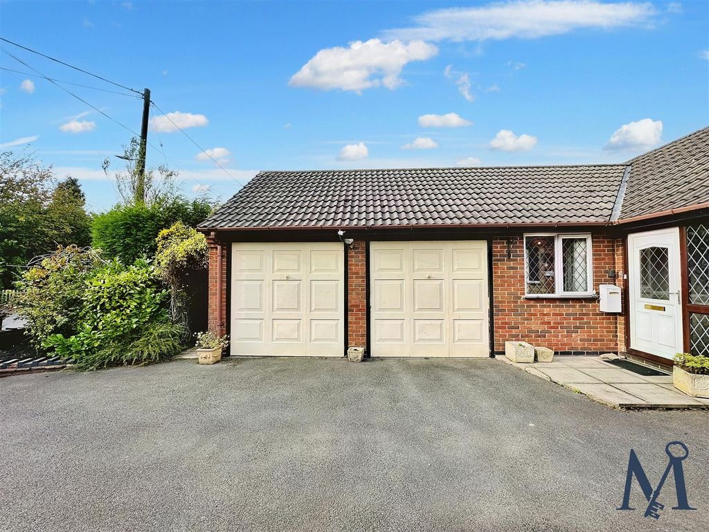 4 bed detached bungalow for sale in The Square, Bagworth, Coalville LE67, £400,000