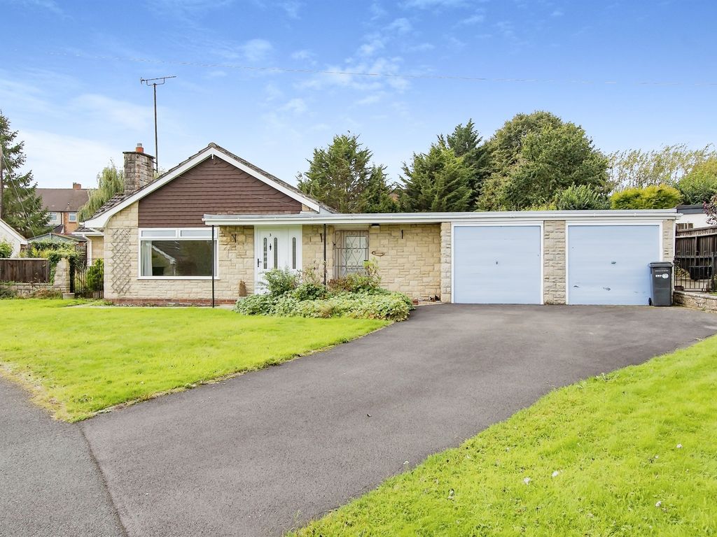 3 bed detached bungalow for sale in Meadow Close, Henstridge, Templecombe BA8, £325,000