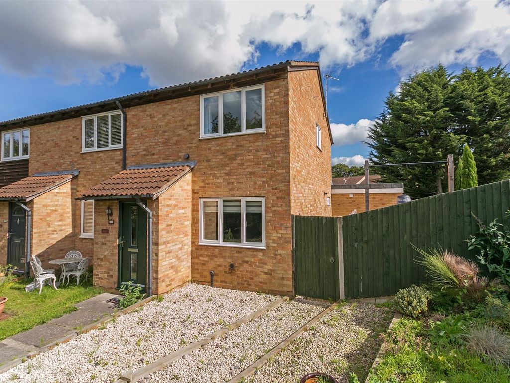 3 bed end terrace house for sale in Priors Way, Maidenhead SL6, £475,000