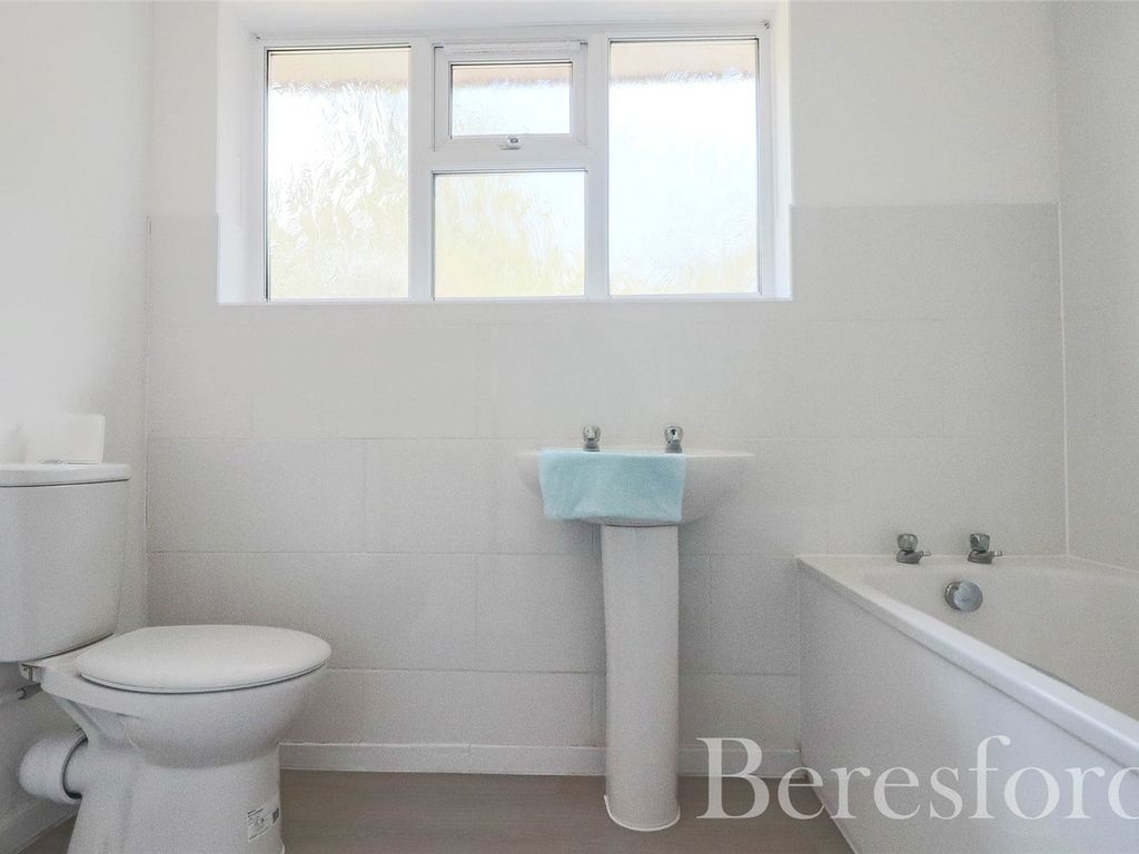 3 bed detached house for sale in Barwell Way, Witham CM8, £375,000