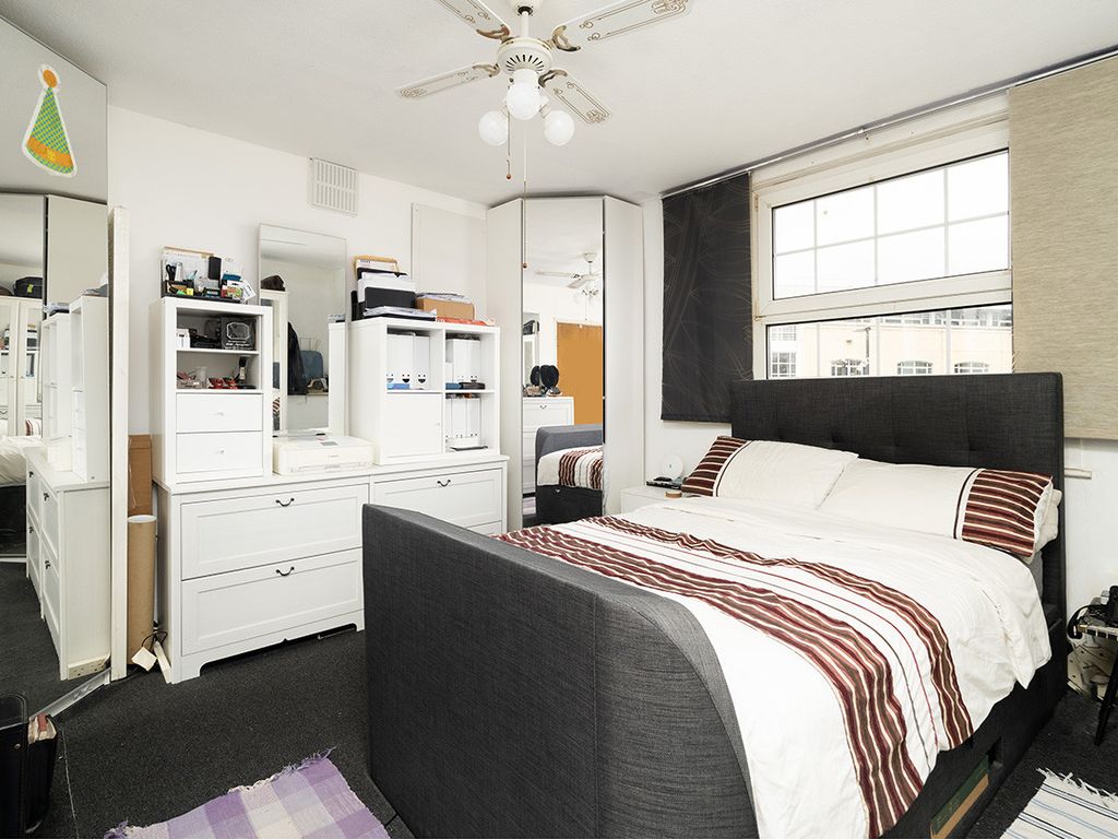 2 bed maisonette for sale in Caledonian Road, Kings Cross N1, £795,000