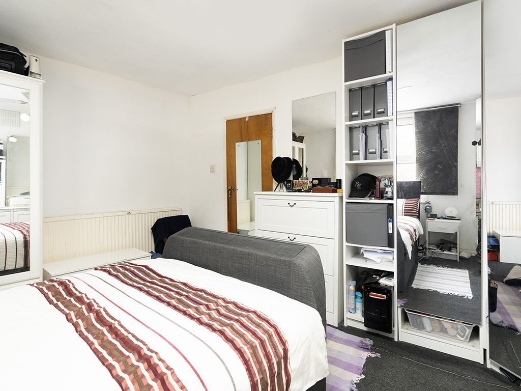2 bed maisonette for sale in Caledonian Road, Kings Cross N1, £795,000