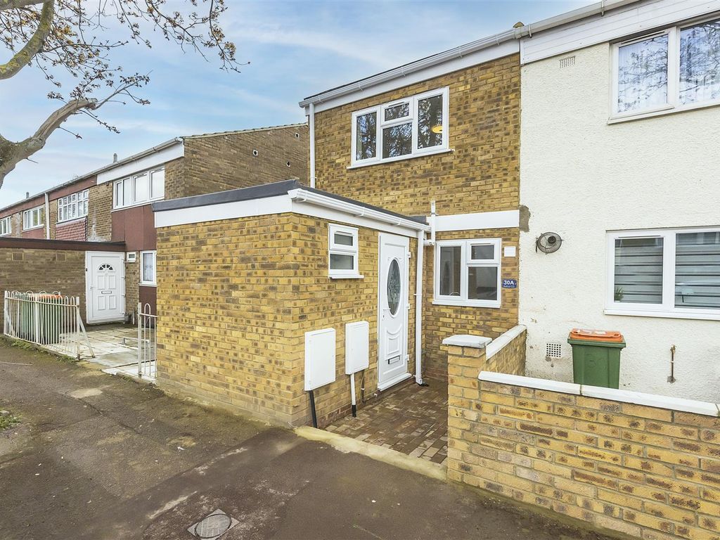 3 bed property for sale in Mortlake Road, London E16, £450,000