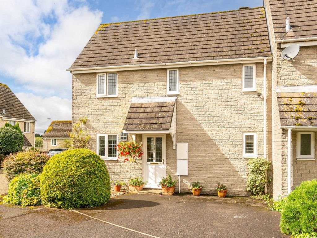 3 bed end terrace house for sale in Sherwood Road, Tetbury GL8, £350,000