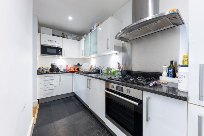 1 bed flat for sale in Downham Road, Islington N1, £425,000