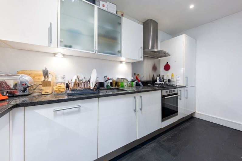 1 bed flat for sale in Downham Road, Islington N1, £425,000