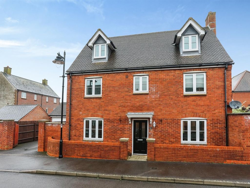 5 bed town house for sale in Conyger Road, Amesbury, Salisbury SP4, £425,000