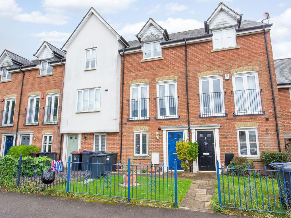 3 bed terraced house for sale in Godfrey Gardens, Chartham CT4, £325,000