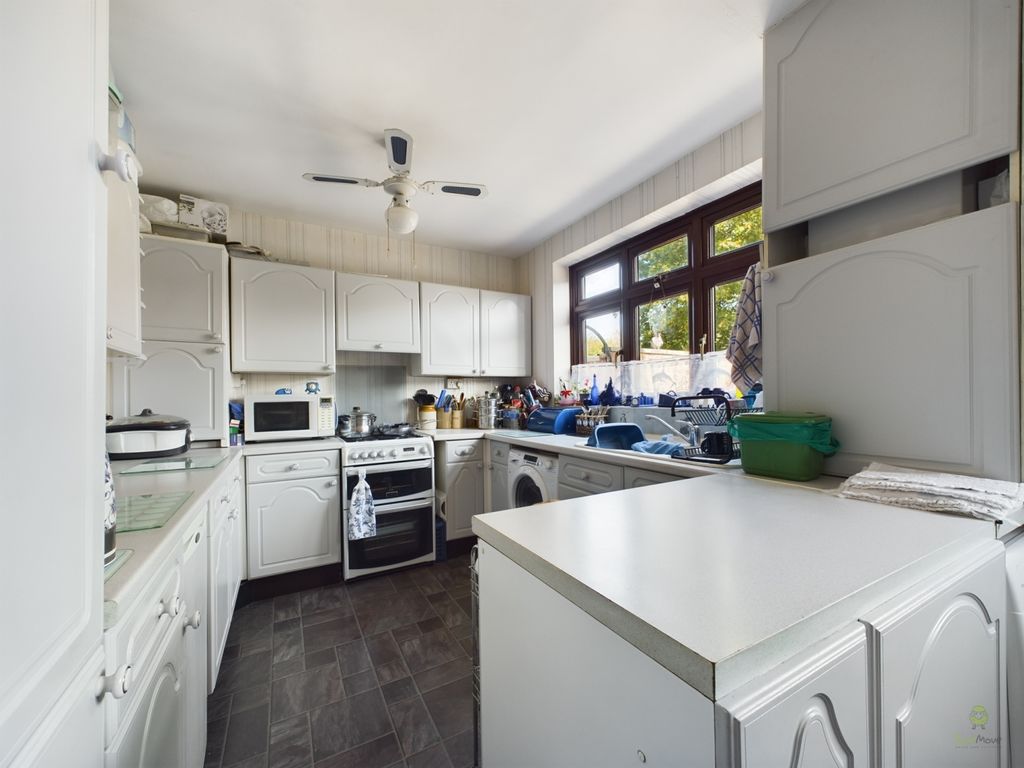 4 bed link-detached house for sale in Sewell Road, London SE2, £460,000