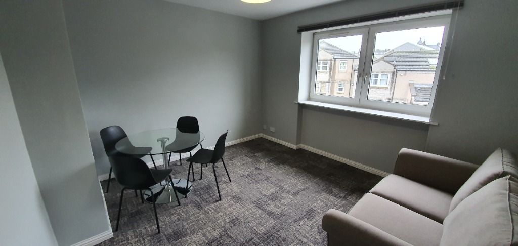 3 bed flat to rent in Hardgate, City Centre, Aberdeen AB11, £1,000 pcm
