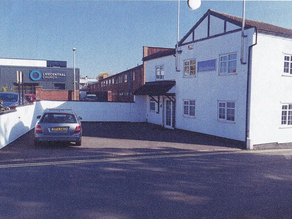 Office to let in Great Cornbow, Halesowen B63, £30,000 pa