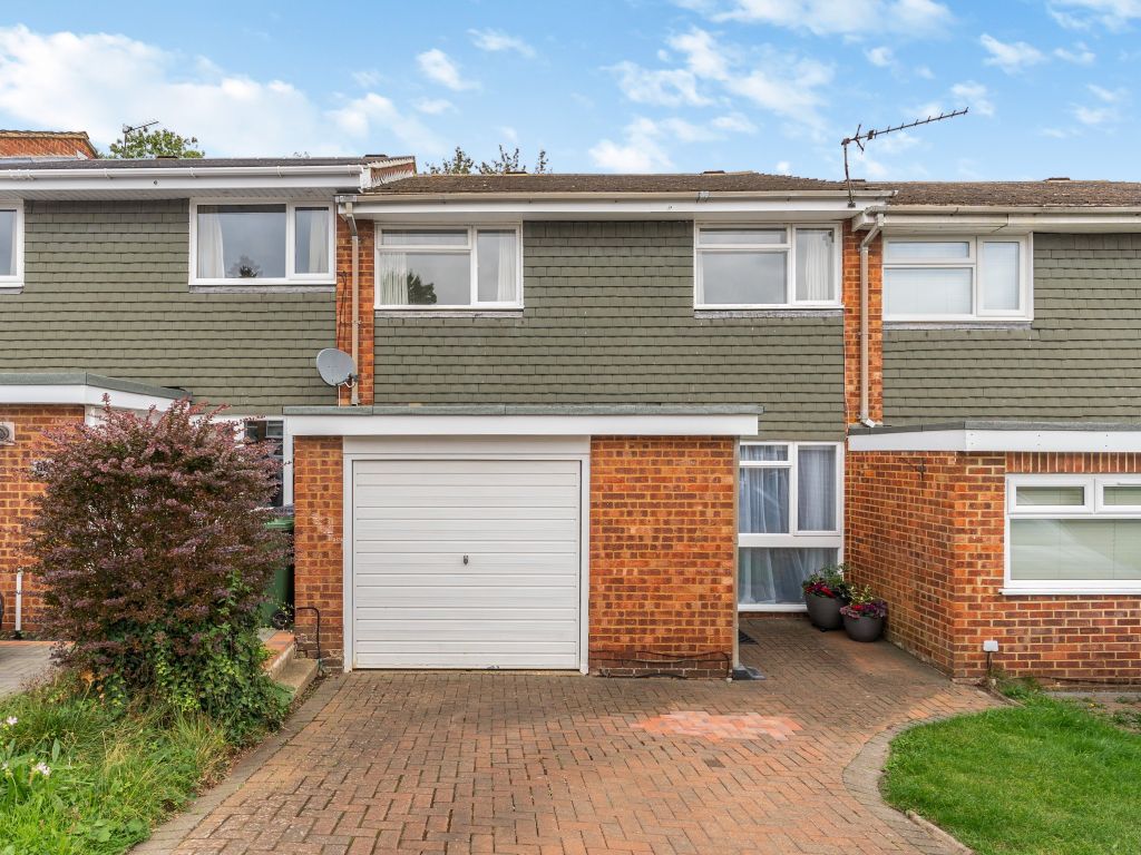 4 bed terraced house for sale in St. Nicholas Close, Little Chalfont, Amersham HP7, £595,000