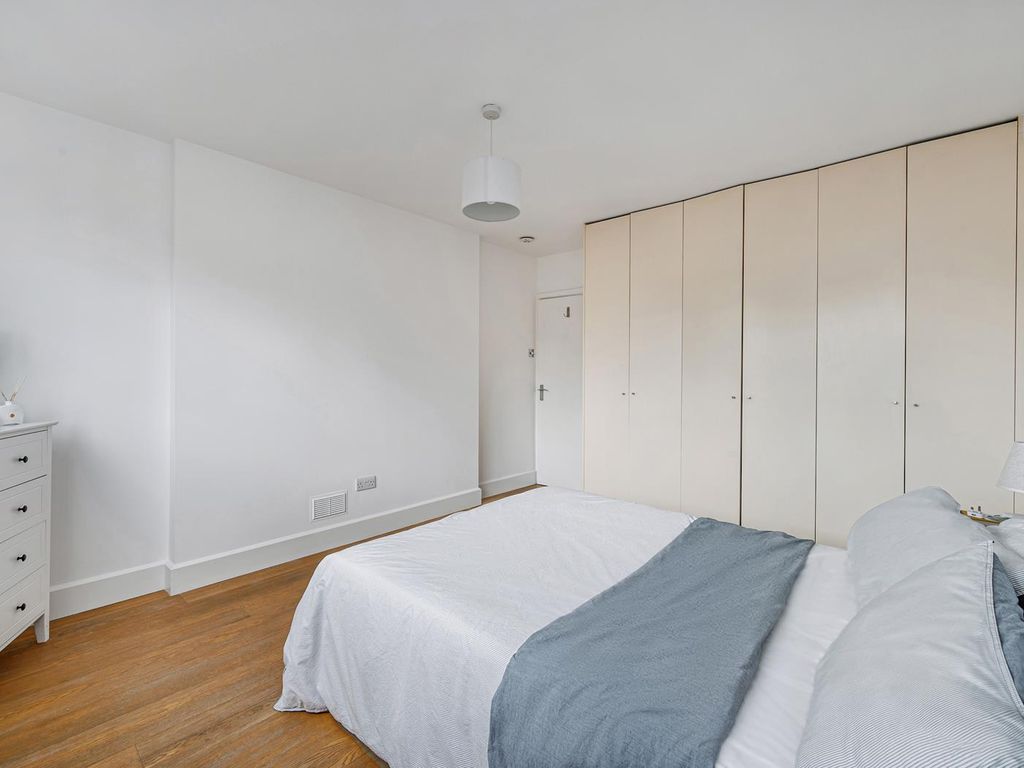 1 bed flat for sale in Hamlet Court, Hamlet Gardens, London W6, £345,000