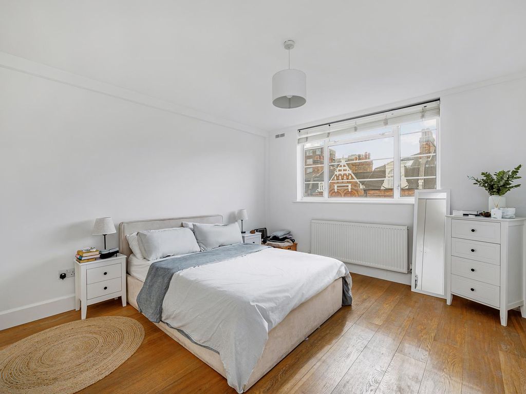 1 bed flat for sale in Hamlet Court, Hamlet Gardens, London W6, £345,000
