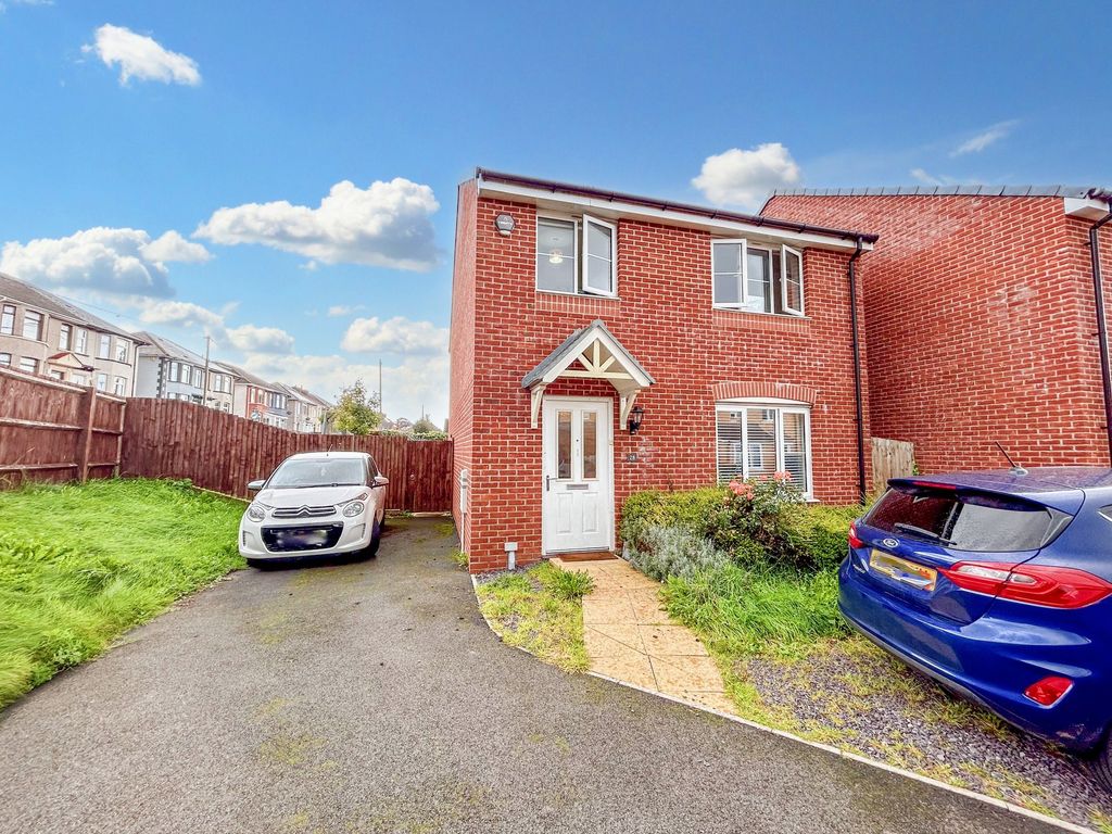 4 bed detached house for sale in Spitfire Road, Rogerstone NP10, £350,000