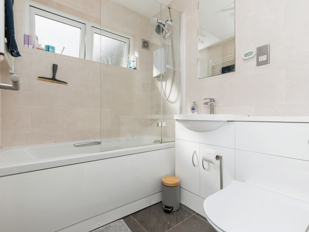 2 bed flat for sale in Woodside, Bristol BS9, £350,000