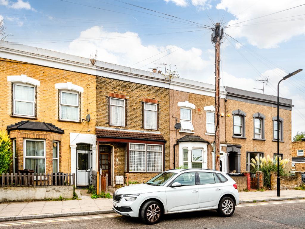 3 bed detached house for sale in Glyn Road, London E5, £850,000