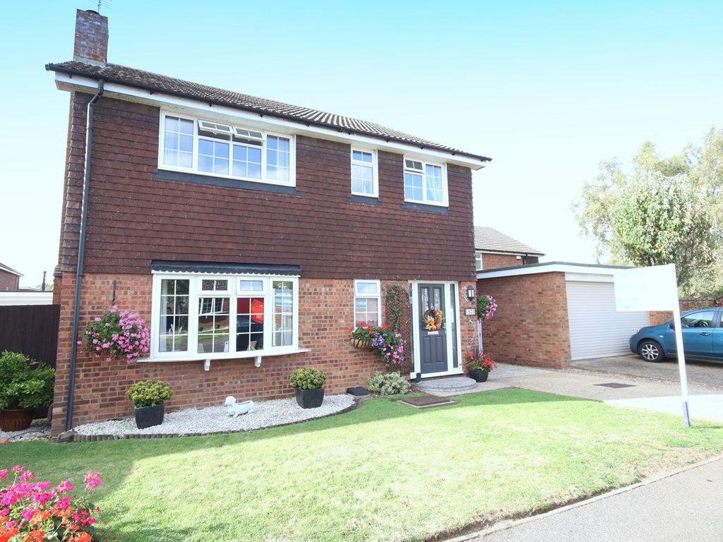 4 bed detached house for sale in Home Farm Way, Westoning MK45, £600,000