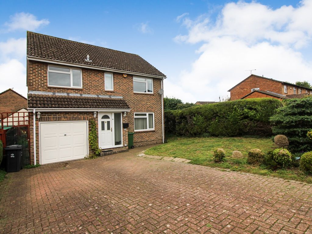 4 bed detached house for sale in Torcross Grove, Calcot, Reading RG31, £475,000
