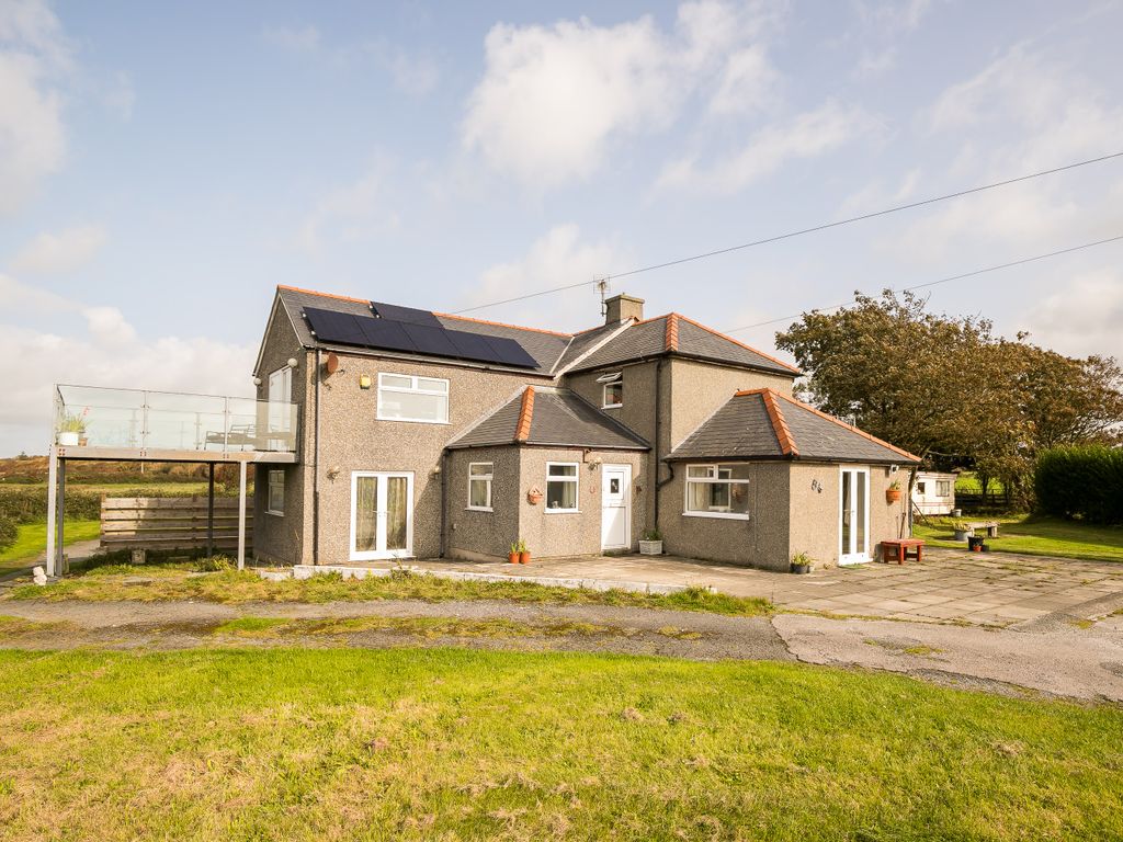 4 bed farmhouse for sale in Valley, Holyhead LL65, £380,000