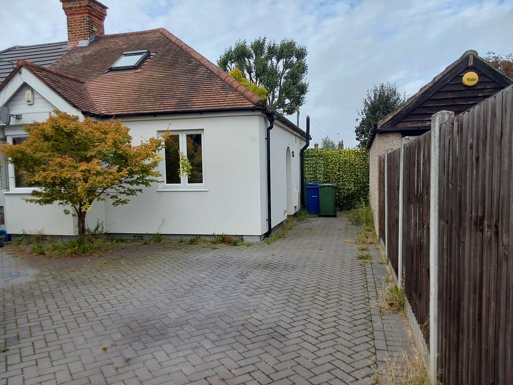 2 bed bungalow for sale in Premier Avenue, Grays RM16, £400,000