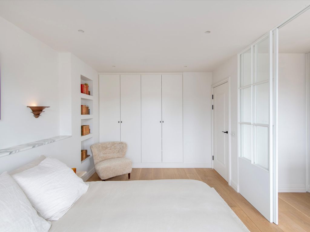 2 bed flat for sale in Portobello Road, London W11, £1,850,000