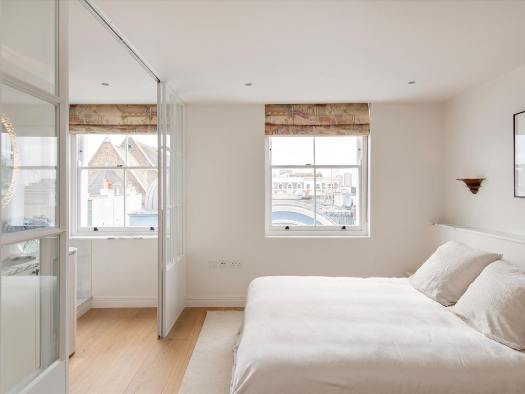 2 bed flat for sale in Portobello Road, London W11, £1,850,000
