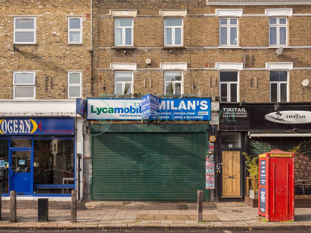 Retail premises to let in Bedford Hill, London SW12, £25,000 pa