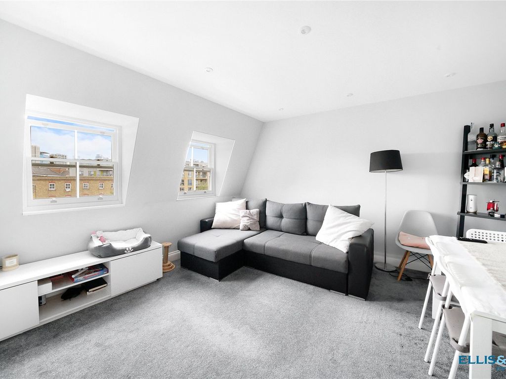 1 bed flat for sale in Hayfield Passage, London E1, £350,000