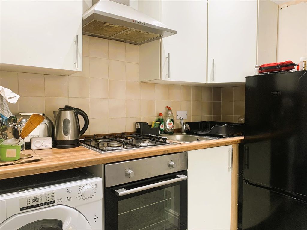 Room to rent in Frederick Street, Luton LU2, £575 pcm