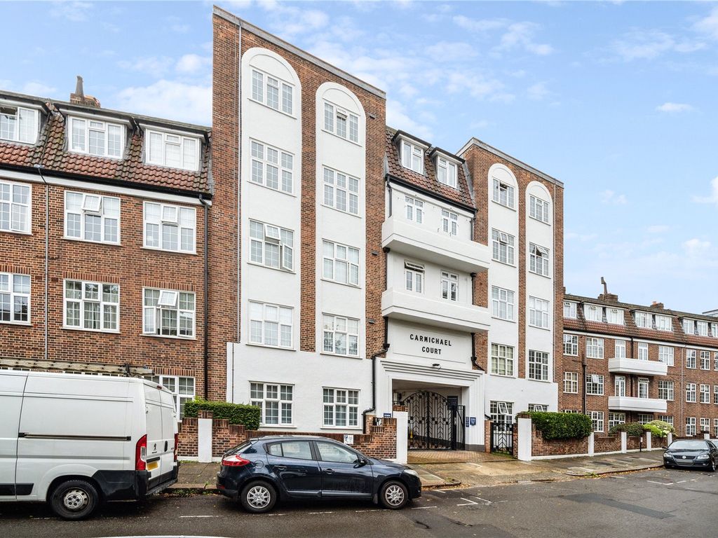 2 bed flat for sale in Grove Road, Barnes SW13, £450,000