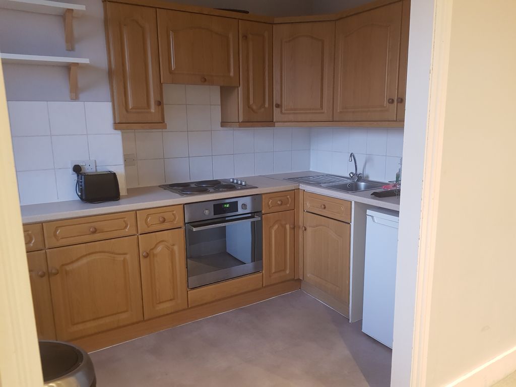 4 bed flat to rent in Richmond Way, London W14, £3,800 pcm