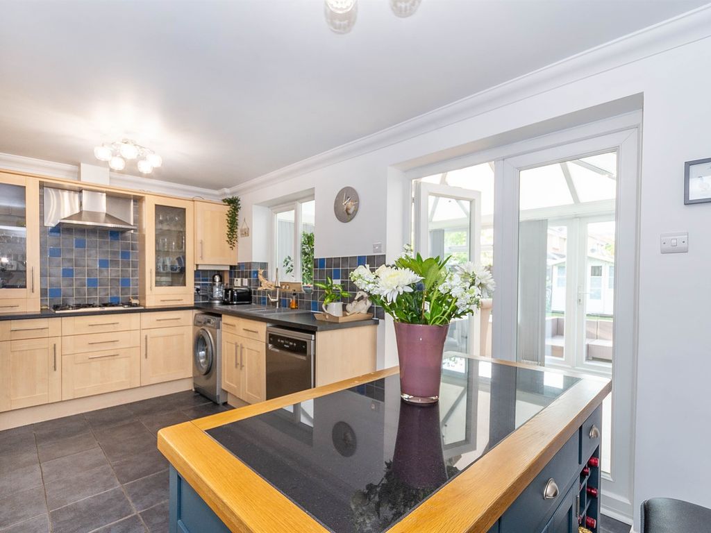 3 bed detached house for sale in Blythe Way, Maldon CM9, £400,000