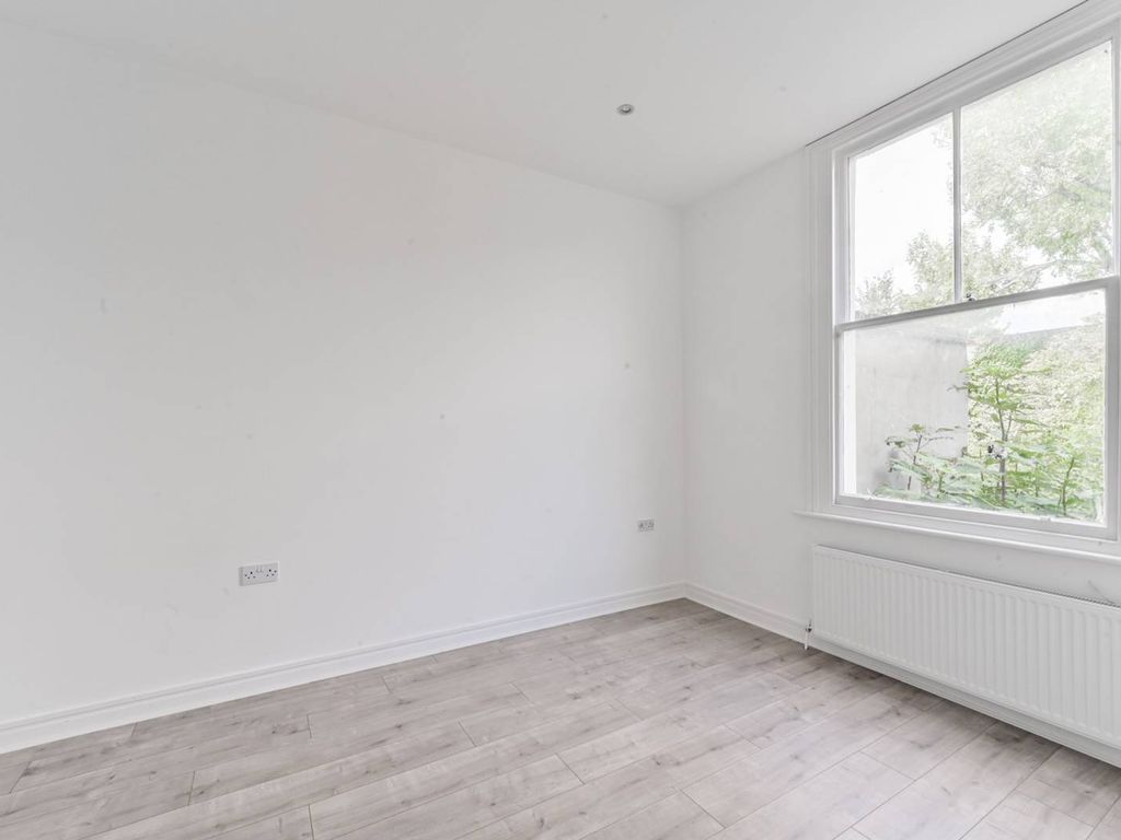 2 bed maisonette for sale in Ashley Road, Archway, London N19, £400,000