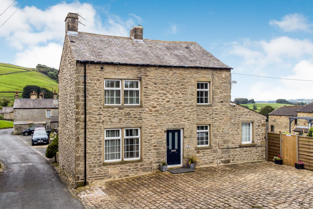 3 bed detached house for sale in Commercial Street, Settle BD24, £450,000