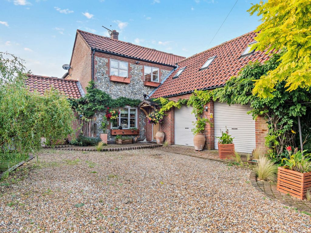4 bed detached house for sale in Heydon Road, Corpusty, Norwich, Norfolk NR11, £595,000