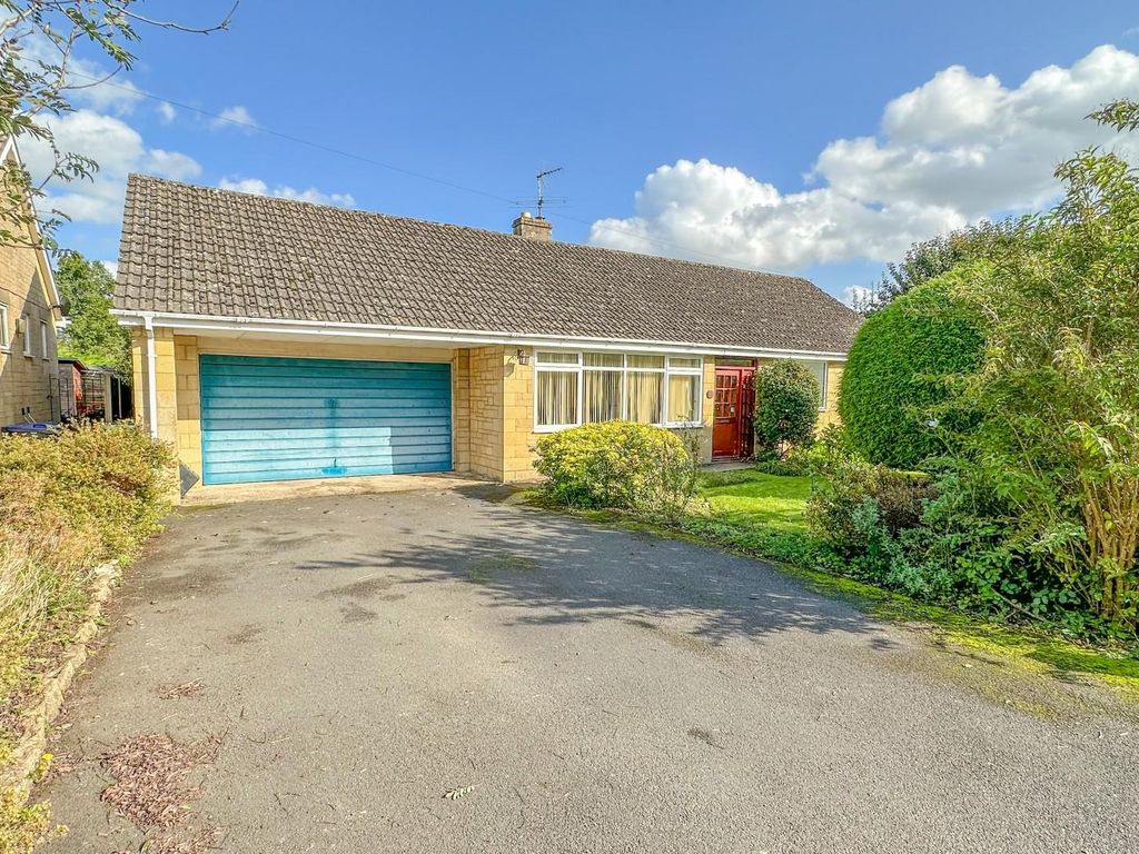 3 bed detached bungalow for sale in Manor Park, Great Somerford, Chippenham SN15, £450,000